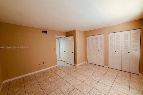 Copropriété à louer à Oakland Park, Floride: 1 chambre, 77.48 m2 № 2089644 - photo 7