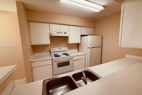 Copropriété à louer à Oakland Park, Floride: 1 chambre, 77.48 m2 № 2089644 - photo 5