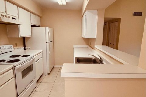 Copropriété à louer à Oakland Park, Floride: 1 chambre, 77.48 m2 № 2089644 - photo 4