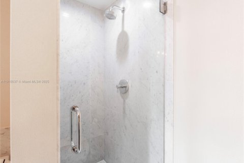 Condominio en alquiler en Miami, Florida, 2 dormitorios, 126.63 m2 № 1973793 - foto 13