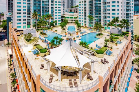 Condominio en alquiler en Miami, Florida, 2 dormitorios, 126.63 m2 № 1973793 - foto 20