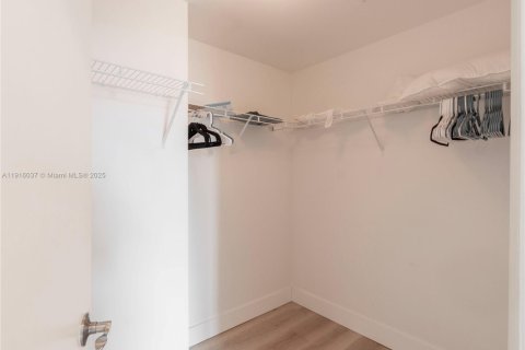 Condominio en alquiler en Miami, Florida, 2 dormitorios, 126.63 m2 № 1973793 - foto 14