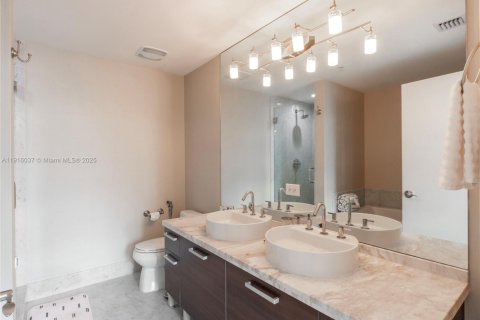 Condominio en alquiler en Miami, Florida, 2 dormitorios, 126.63 m2 № 1973793 - foto 12