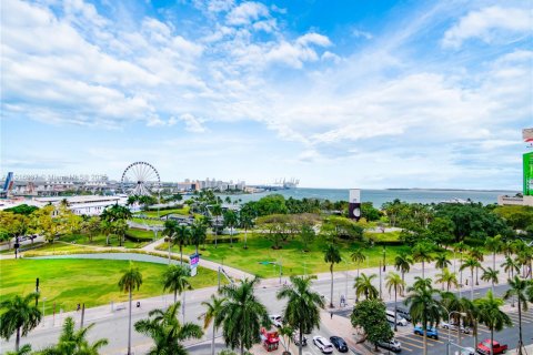 Condominio en alquiler en Miami, Florida, 2 dormitorios, 126.63 m2 № 1973793 - foto 26