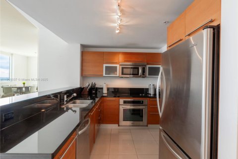 Condominio en alquiler en Miami, Florida, 2 dormitorios, 126.63 m2 № 1973793 - foto 9