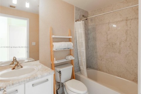 Condominio en alquiler en Miami, Florida, 2 dormitorios, 126.63 m2 № 1973793 - foto 17