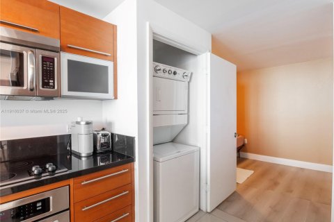 Condominio en alquiler en Miami, Florida, 2 dormitorios, 126.63 m2 № 1973793 - foto 10