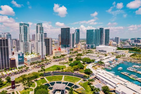 Condominio en alquiler en Miami, Florida, 2 dormitorios, 126.63 m2 № 1973793 - foto 19