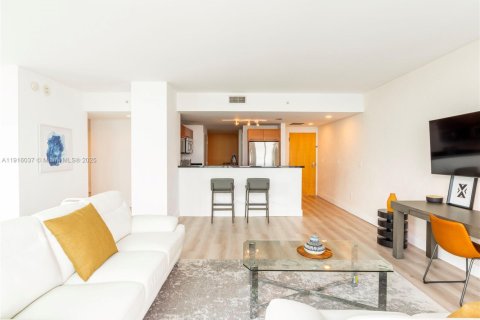 Condominio en alquiler en Miami, Florida, 2 dormitorios, 126.63 m2 № 1973793 - foto 4
