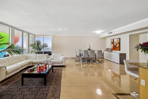 Condo in Hallandale Beach, Florida, 2 bedrooms  № 2052830 - photo 3