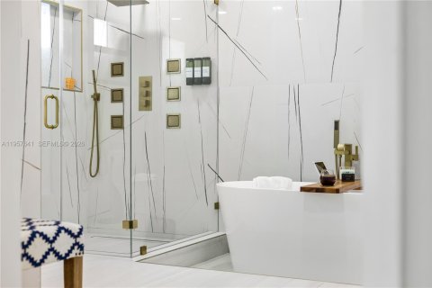 Casa en venta en Pompano Beach, Florida, 6 dormitorios, 451.97 m2 № 2011349 - foto 13