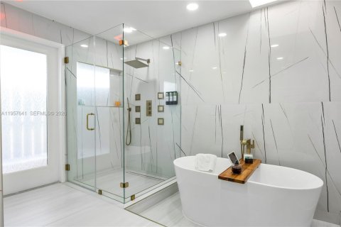 Casa en venta en Pompano Beach, Florida, 6 dormitorios, 451.97 m2 № 2011349 - foto 11