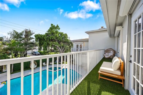 Casa en venta en Pompano Beach, Florida, 6 dormitorios, 451.97 m2 № 2011349 - foto 26