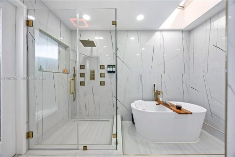 Casa en venta en Pompano Beach, Florida, 6 dormitorios, 451.97 m2 № 2011349 - foto 6