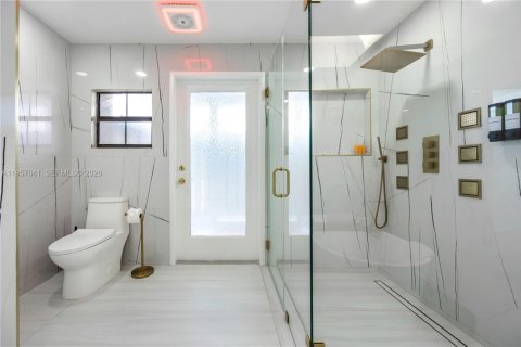 Casa en venta en Pompano Beach, Florida, 6 dormitorios, 451.97 m2 № 2011349 - foto 15