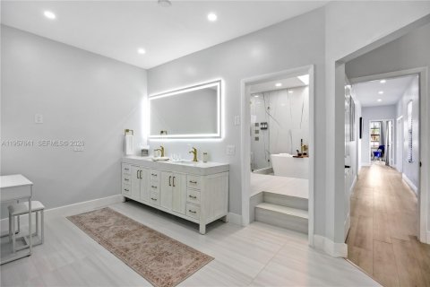 Casa en venta en Pompano Beach, Florida, 6 dormitorios, 451.97 m2 № 2011349 - foto 8