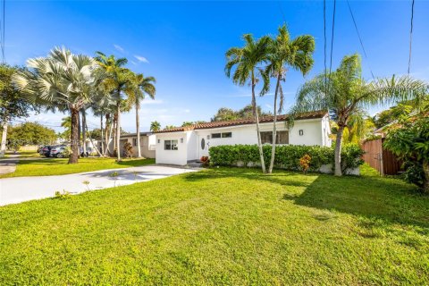 Casa en venta en Hollywood, Florida, 4 dormitorios, 142.42 m2 № 1989057 - foto 1