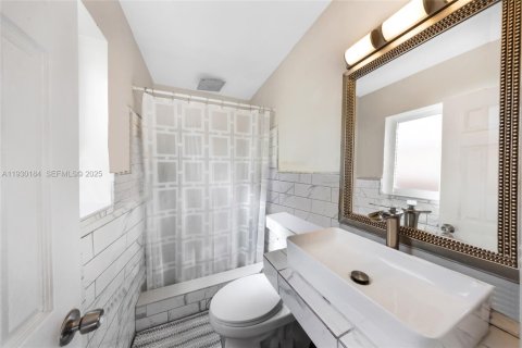 Casa en venta en Hollywood, Florida, 4 dormitorios, 142.42 m2 № 1989057 - foto 20