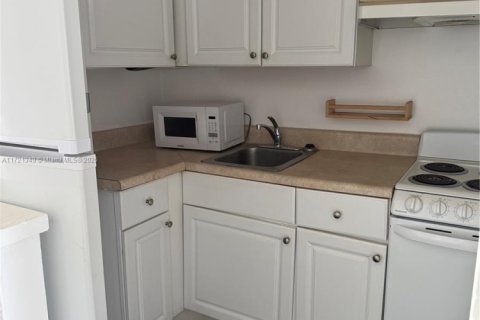Condo in North Bay Village, Florida  № 1875672 - photo 3