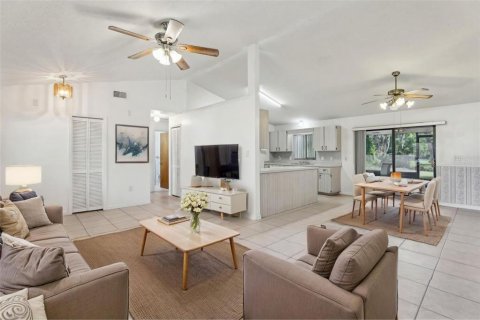 House in PORT ST. JOHN in Cocoa, Florida 3 bedrooms, 128.02 sq.m. № 1627046 - photo 5