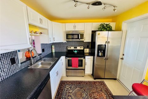 Condominio en venta en Hallandale Beach, Florida, 1 dormitorio, 78.69 m2 № 1933458 - foto 3