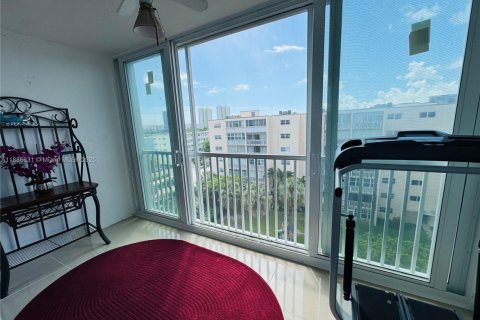 Condominio en venta en Hallandale Beach, Florida, 1 dormitorio, 78.69 m2 № 1933458 - foto 12