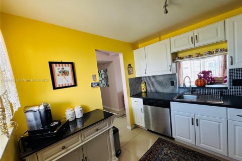 Condominio en venta en Hallandale Beach, Florida, 1 dormitorio, 78.69 m2 № 1933458 - foto 18