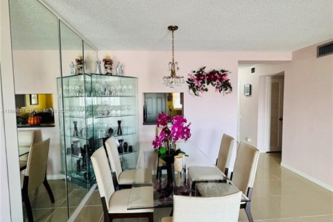 Condominio en venta en Hallandale Beach, Florida, 1 dormitorio, 78.69 m2 № 1933458 - foto 21