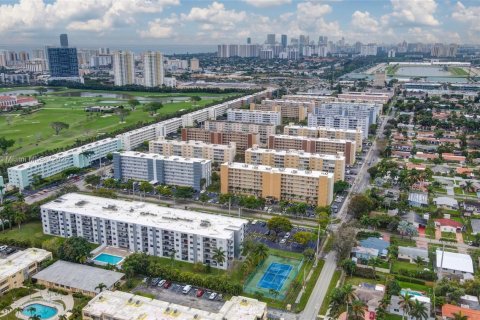 Condominio en venta en Hallandale Beach, Florida, 1 dormitorio, 78.69 m2 № 1933458 - foto 10