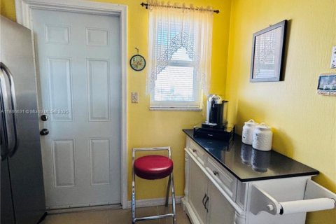 Condominio en venta en Hallandale Beach, Florida, 1 dormitorio, 78.69 m2 № 1933458 - foto 17
