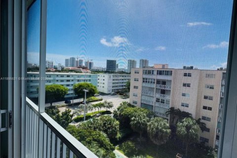 Condominio en venta en Hallandale Beach, Florida, 1 dormitorio, 78.69 m2 № 1933458 - foto 14
