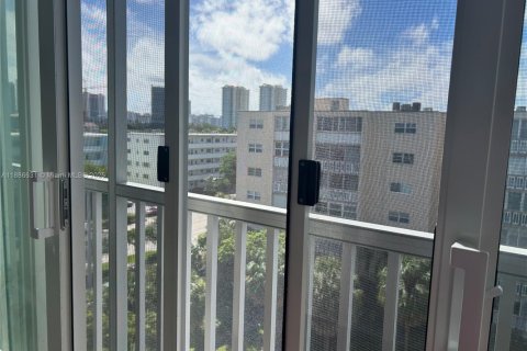 Condominio en venta en Hallandale Beach, Florida, 1 dormitorio, 78.69 m2 № 1933458 - foto 7