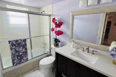 Condominio en venta en Hallandale Beach, Florida, 1 dormitorio, 78.69 m2 № 1933458 - foto 6