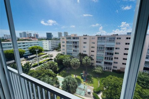 Condominio en venta en Hallandale Beach, Florida, 1 dormitorio, 78.69 m2 № 1933458 - foto 15