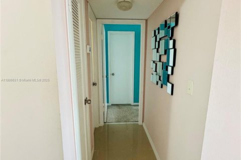 Condominio en venta en Hallandale Beach, Florida, 1 dormitorio, 78.69 m2 № 1933458 - foto 23