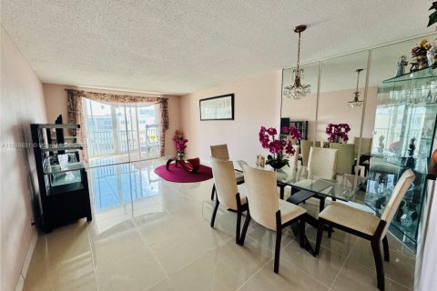 Condominio en venta en Hallandale Beach, Florida, 1 dormitorio, 78.69 m2 № 1933458 - foto 2