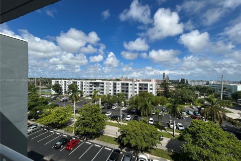 Condominio en venta en Hallandale Beach, Florida, 1 dormitorio, 78.69 m2 № 1933458 - foto 26