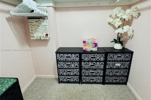 Condominio en venta en Hallandale Beach, Florida, 1 dormitorio, 78.69 m2 № 1933458 - foto 9