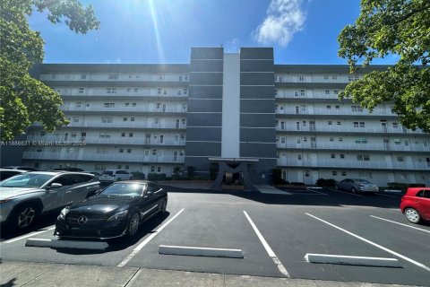 Condominio en venta en Hallandale Beach, Florida, 1 dormitorio, 78.69 m2 № 1933458 - foto 1