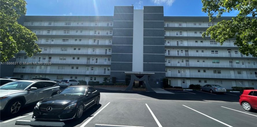 Condominio en Hallandale Beach, Florida, 1 dormitorio № 1933458