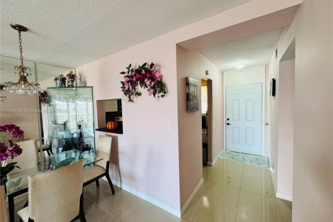 Condominio en venta en Hallandale Beach, Florida, 1 dormitorio, 78.69 m2 № 1933458 - foto 22