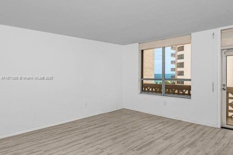 Copropriété à louer à Bal Harbour, Floride: 1 chambre, 94.67 m2 № 1895625 - photo 1