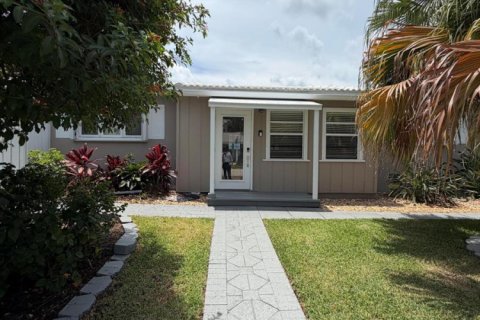 House in Delray Beach, Florida 4 bedrooms, 180.97 sq.m. № 2147172 - photo 4