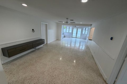 House in Delray Beach, Florida 4 bedrooms, 180.97 sq.m. № 2147172 - photo 13