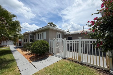 House in Delray Beach, Florida 4 bedrooms, 180.97 sq.m. № 2147172 - photo 30