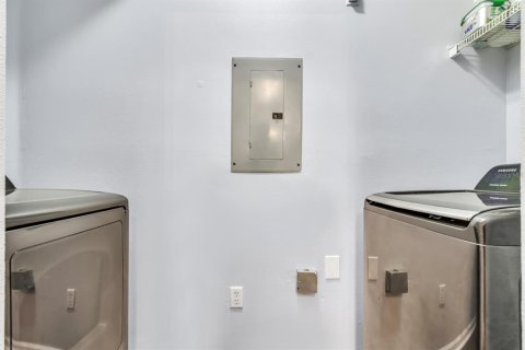 Condo in Orlando, Florida, 3 bedrooms  № 1873032 - photo 17