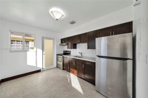 Снять в аренду виллу или дом в Майами, Флорида 2 спальни, 179.3м2, № 1984215 - фото 5