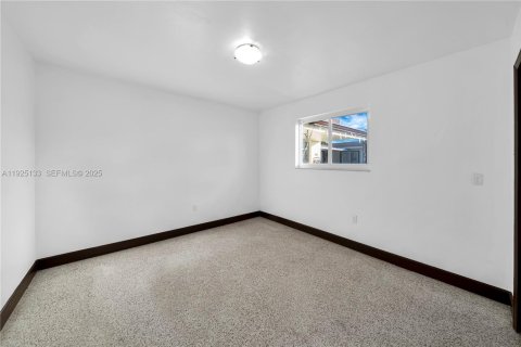 Снять в аренду виллу или дом в Майами, Флорида 2 спальни, 179.3м2, № 1984215 - фото 8