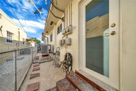 Снять в аренду виллу или дом в Майами, Флорида 2 спальни, 179.3м2, № 1984215 - фото 11