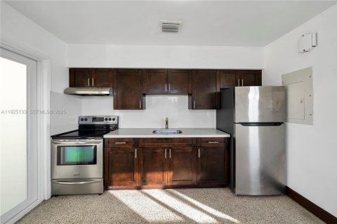 Снять в аренду виллу или дом в Майами, Флорида 2 спальни, 179.3м2, № 1984215 - фото 6